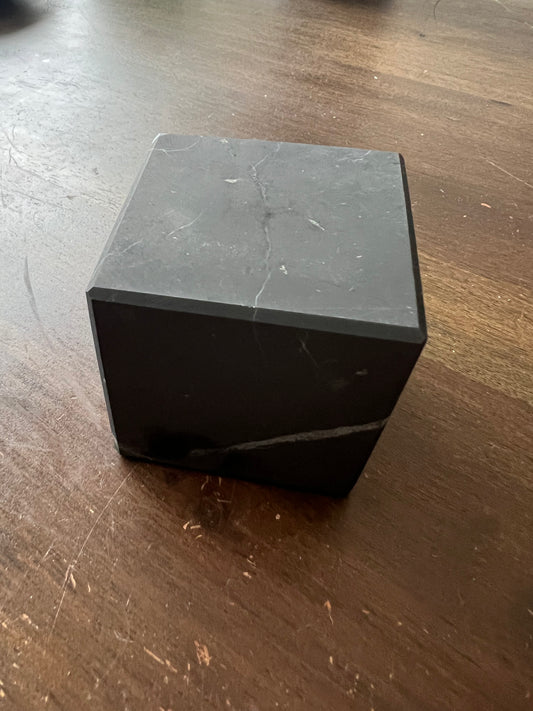 Schungit Würfel – Schutzstein zur Harmonisierung von Raumenergie & Strahlung 🖤 - KLIOlogieSchungit Würfel