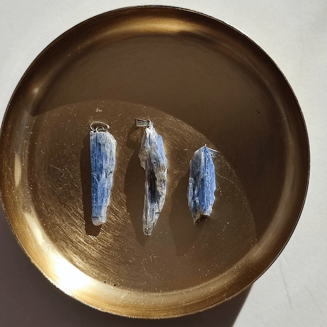 Kyanit Anhänger - KLIOlogie