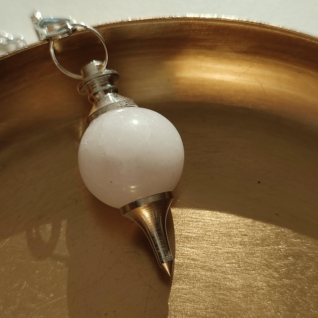 Pendel aus weißem Achat - KLIOlogie