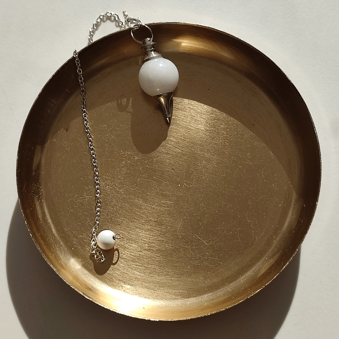 Pendel aus weißem Achat - KLIOlogie