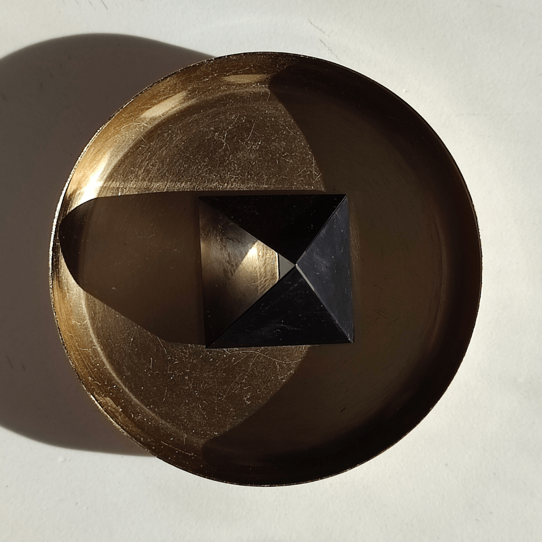 Schungit Pyramide - KLIOlogie