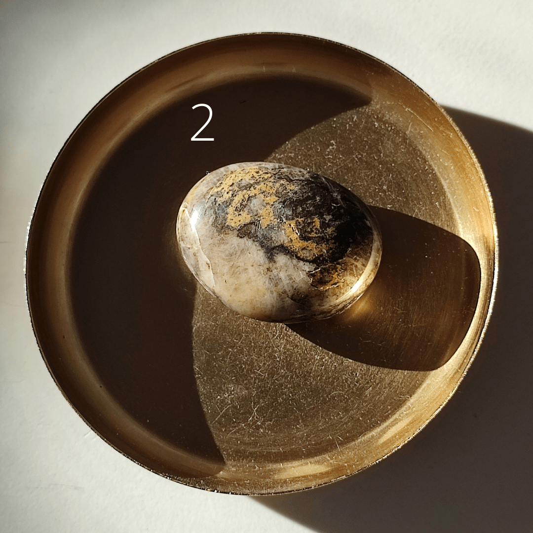 Schwarzer Mondstein Linsenstein - KLIOlogie