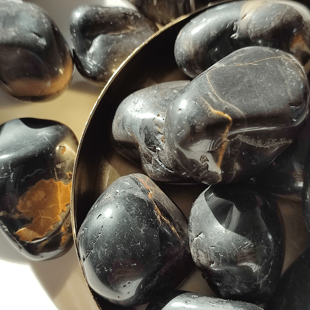 Schwarzer Onyx Trommelstein - KLIOlogie