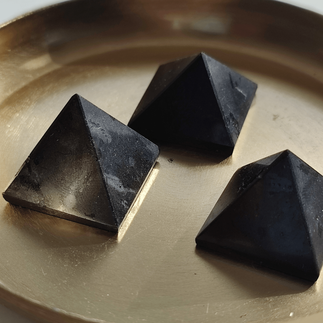 Schwarzer Turmalin Pyramide - KLIOlogie