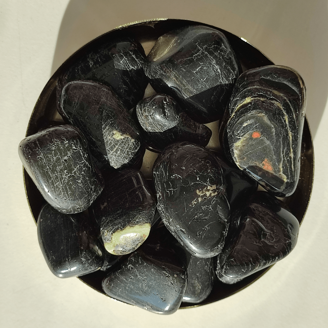 Schwarzer Turmalin Trommelstein - KLIOlogie