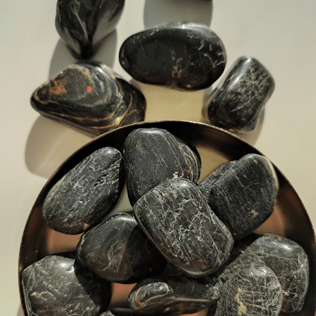 Schwarzer Turmalin Trommelstein - KLIOlogie