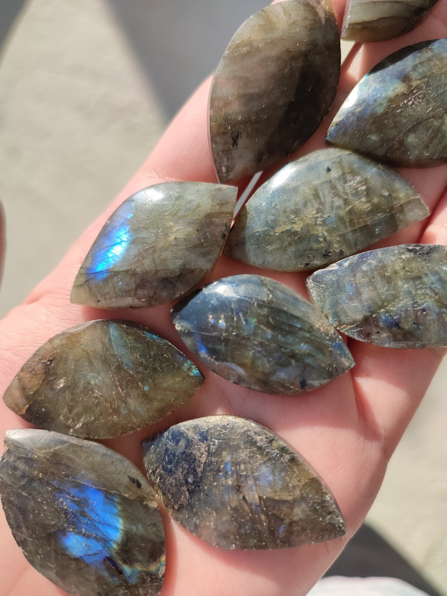 Labradorit geschliffen - KLIOlogie