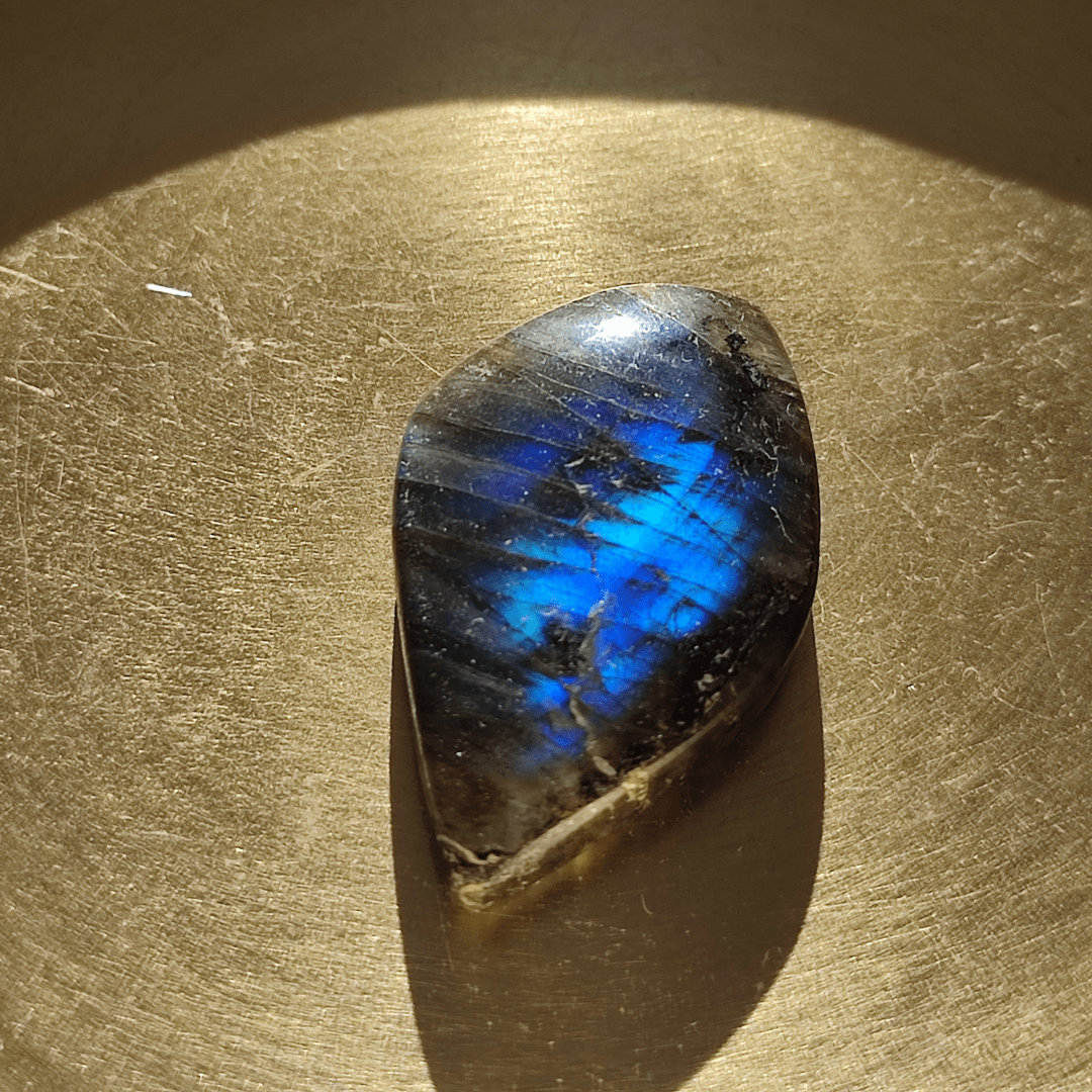 Labradorit geschliffen - KLIOlogie