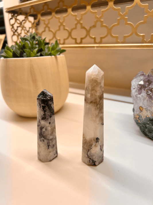 Regenbogen Mondstein Spitze - KLIOlogie