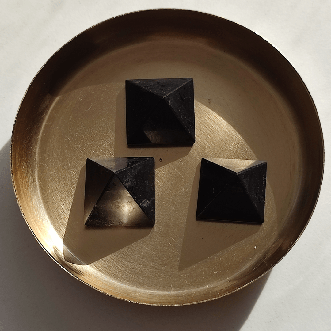 Schwarzer Turmalin Pyramide - KLIOlogie