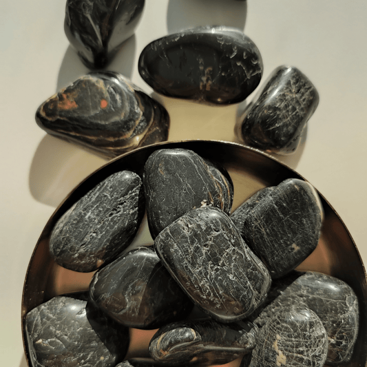 Schwarzer Turmalin Trommelstein - KLIOlogie